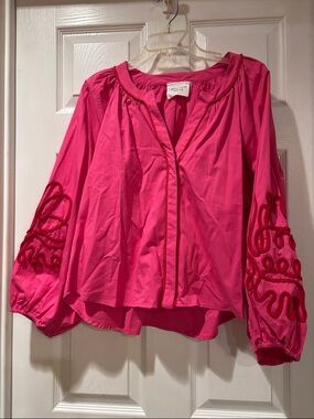 NWT - Hyacinth House - size M - blouse with puff sleeves